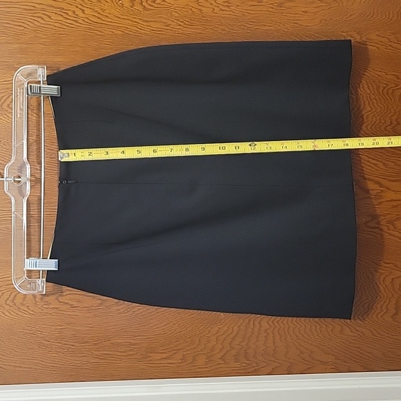 Gorgeous Chriatain Lacroix Skirt. Size 38 - Picture 2 of 8